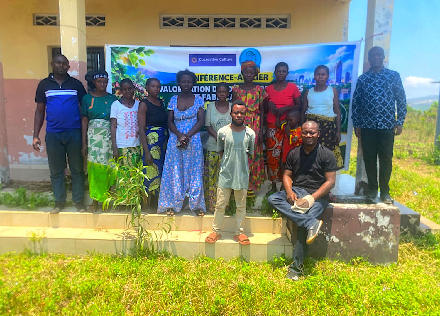 Kinshasa : Cocreative Culture et ASSIDEF ONGD outillent les jeunes pour transformer les déchets en charbon écologique